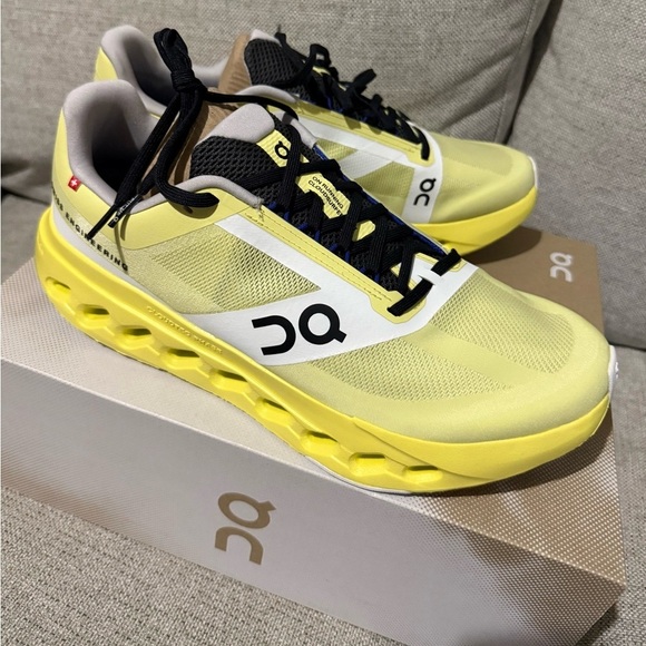 On cloudsurfer next  Z5 Running Men\'s Athletic Shoes in Yellow and White main image 6